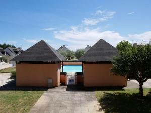 Maisons de vacances Maisonnette avec piscine et animaux admis proche plage a Erdeven - FR-1-479-170 : photos des chambres