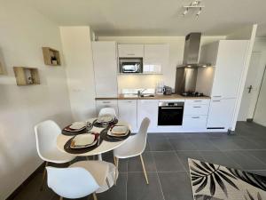 Appartements Etel - Appt. moderne 2 pieces, Wifi & parking, a 700m de la plage - FR-1-479-171 : photos des chambres