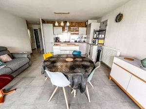Appartements Appartement 3 pieces a Etel avec jardin, wifi et parking prive - FR-1-479-172 : photos des chambres