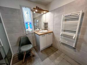 Appartements Appartement 3 pieces a Etel avec jardin, wifi et parking prive - FR-1-479-172 : photos des chambres
