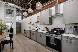 Modern Condo on Main St - Rogerson