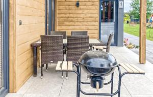 Stunning Home In Nowecin With Kitchen