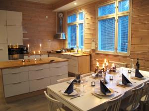 Wanha Koulu Tahko Unelma, 4mh, Palju, Sauna, Tupakeittiö, Wifi, Liikuntasali, RinteetSpaRavintola 6km, Lemmikit OK, Edukas