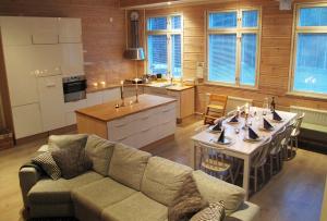 Wanha Koulu Tahko Unelma, 4mh, Palju, Sauna, Tupakeittiö, Wifi, Liikuntasali, RinteetSpaRavintola 6km, Lemmikit OK, Edukas