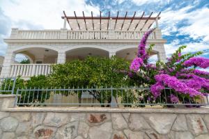 Modern Villa Near the Sea