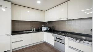 Gangnam Apartment 100m 3 Bedrooms 2 Private Bathrooms M CEO Residence 1 Minute to COEX Fully Furnished 3Bdr 2Bath