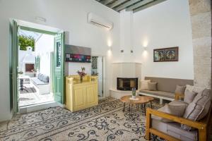 Marouli Traditional Villa