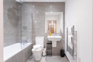 Modern 2- Bedroom Apartment in Central Redhill!