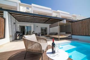 Luxe villa Playa Blanca Verwarmd zwembad Uitzicht op de bergen Rustige woonwijk