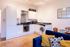 Modern 2- Bedroom Apartment in Central Redhill!