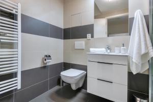 200Mb WIFI, Supermarket On-site, 12min City Center