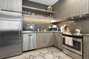 4192 Spruce Way condo