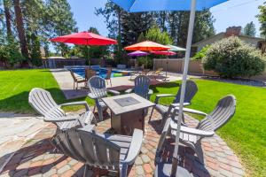 Charming 3 Bed 2 and a half Bath Family Oasis - Pool BBQ Fire Pit