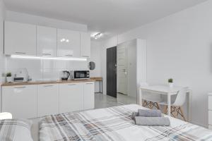 Andersena 190 B - 12 piętro - 10 min CMKP - 5 min Metro - 15 min Centrum