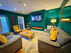 Hot Tub, Free Parking, Near Shops & Restaurants, Location 1m to City