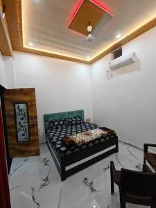 Shri Chabilli Girdhar Nivash - Govardhan