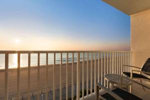 King Room with Ocean Front - Non-Smoking room in Surfbreak Oceanfront Hotel Ascend Hotel Collection
