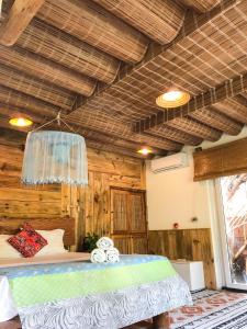 Phòng Gia đình Nhìn ra Vườn (Family Room with Garden View)
