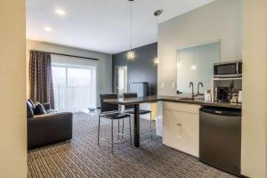 Queen Suite with Two Queen Beds and Sofa Bed - Non-Smoking room in The Wallhouse Hotel Ascend Hotel Collection