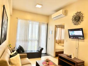 Modern 1 Bedroom Condo Unit with Pool view