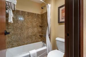 Queen Room with Tub - Disability Access/Non Smoking room in Best Western Astoria Bayfront Hotel