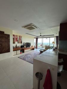2 bedroom penthouse with terrace and great view!