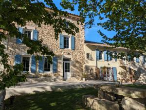 Appartements Mas de la Roule, 4 studios, piscine chauffee, studio SPA, parc 2 ha, Pont d'Avignon a pied : photos des chambres