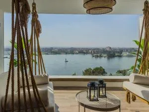Luxurious Apartment with Pyramid & Nile View - 开罗