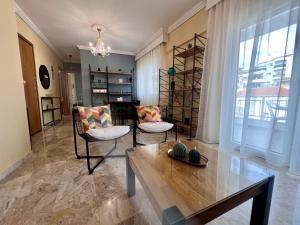 Surrounded View Family - with Private Parking