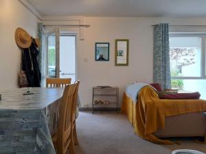 2-bed flat with balcony