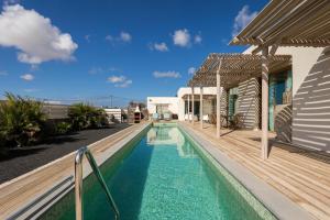 In Lajares Villa Take a swim in our 15m long pool