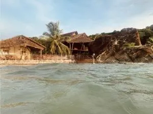 Shambala Madagascar: Beachfront Lodge And Adventures - Anjiabe