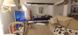 Appartements PARIS AUTHENTIC HOUSE studio with green courtyard 12 rue labourse Gentilly 94250 : photos des chambres