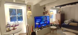 Appartements PARIS AUTHENTIC HOUSE studio with green courtyard 12 rue labourse Gentilly 94250 : photos des chambres