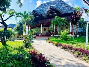 The Tropinest bungalow - Banda Kuu