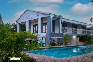 Falcon Lodge - Hutton Heights