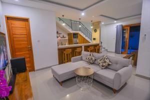 Villa Dua Warna Dencarik