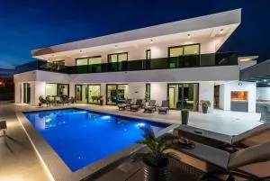 Luxury Villa Royal Hill with 34 m2 pool - 马斯莱尼察 Luxury Villa Royal Hill with 34 m2 pool - 马斯莱尼察