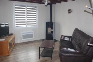 Maison 2 chambres, de centre ville, avec cour exposition sud, à 300 m du port