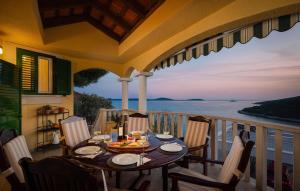 Gorgeous Home In Vinisce With Wifi