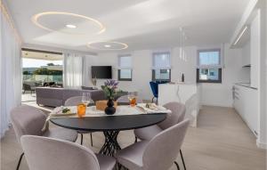 3 Bedroom Stunning Apartment In Krk