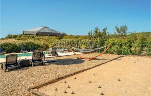 Maisons de vacances Awesome Home In Pardailhan With Kitchen : photos des chambres