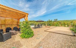 Maisons de vacances Awesome Home In Pardailhan With Kitchen : photos des chambres