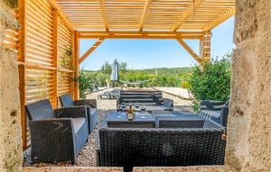 Maisons de vacances Awesome Home In Pardailhan With Kitchen : photos des chambres