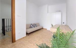 Gorgeous Home In Ador With Wifi