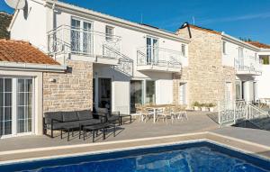 Awesome Home In Stankovic With Wifi