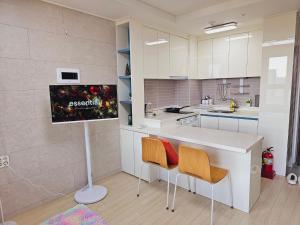 Bucheon Sinjung-dong Station High Floor View Lovely House