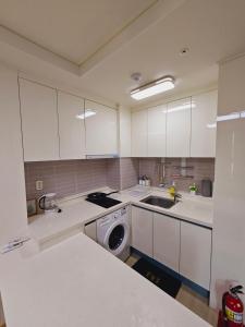 Bucheon Sinjung-dong Station High Floor View Lovely House