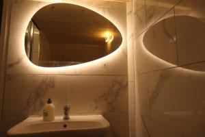 Appartements Appartement familial au bord de la Marne, jardin tropical , piscine, tennis, terrasse, parking gratuit proche Disneyland : photos des chambres