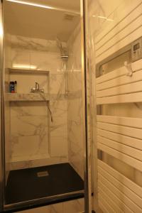 Appartements Appartement familial au bord de la Marne, jardin tropical , piscine, tennis, terrasse, parking gratuit proche Disneyland : photos des chambres